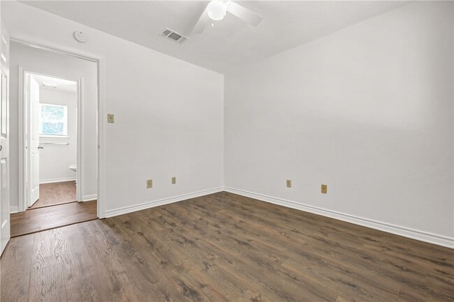 Building Photo - 1201 Autumn Cir