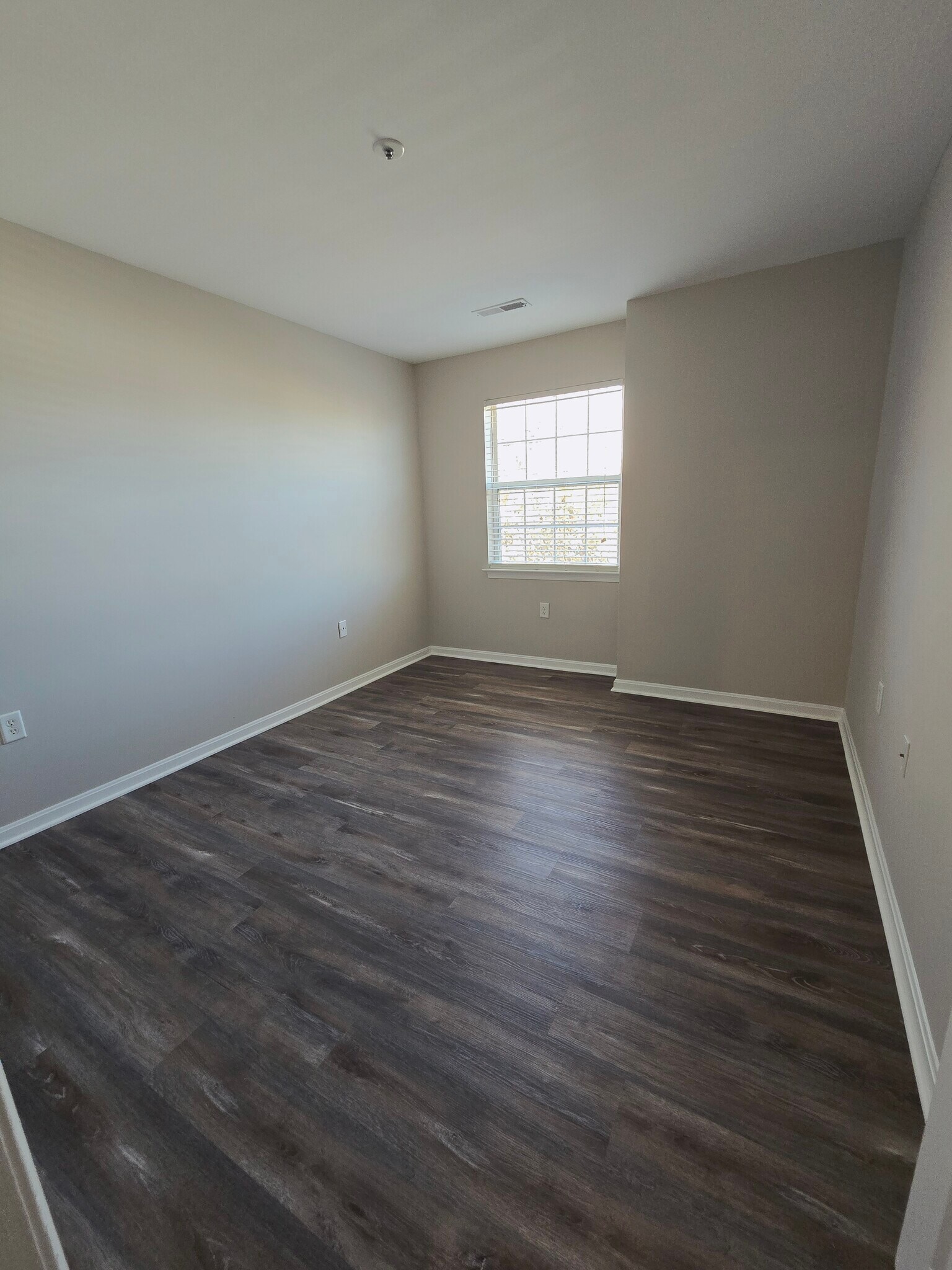 Building Photo - 8388 Montgomery Run Rd