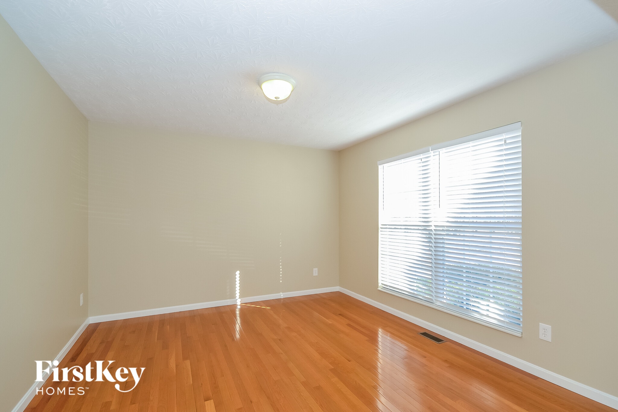 Building Photo - 17 Woodside Park Dr