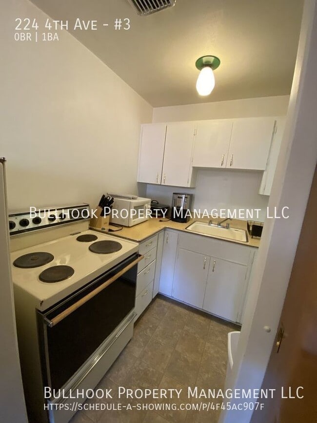 Building Photo - 224 4th Ave