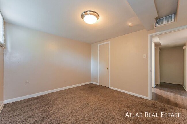 Building Photo - 2650 W 40th Ave
