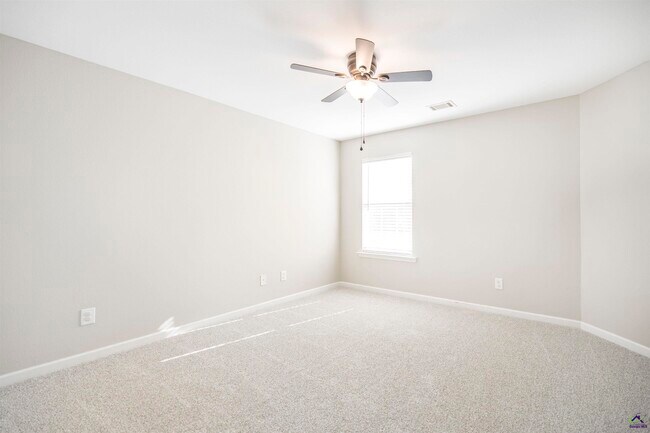 Building Photo - 104 Rosales Dr