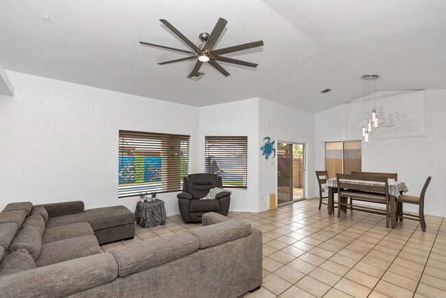 Building Photo - "3-Bedroom, 2-Bathroom Solar Home with a Pool in Mesa Del Sol!"