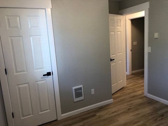 Building Photo - Updated 3 bedroom 2 bath house in Veneta!