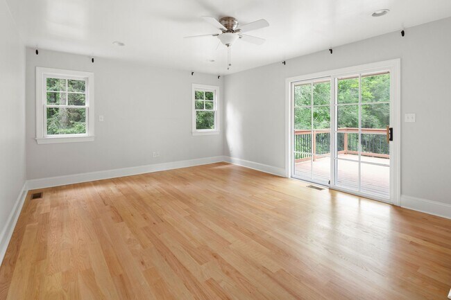 Building Photo - Spacious and Private Home in Biltmore Forest