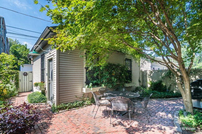 Building Photo - 3826 N Monticello Ave