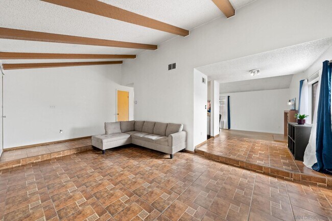 Building Photo - 1562 Arequipa St