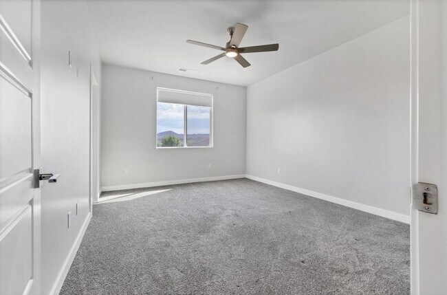 Building Photo - 2579 S Wilson Dr