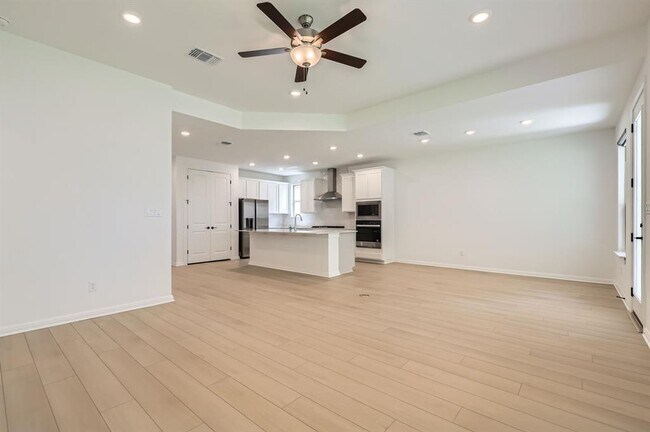 Building Photo - 1208 Legends Ln