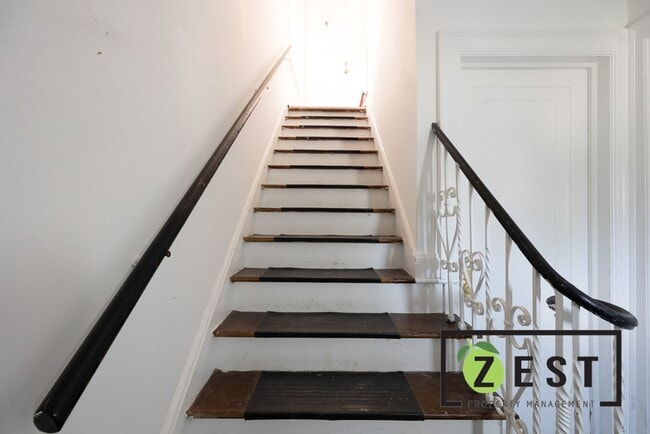 Building Photo - 17352 Roselawn St