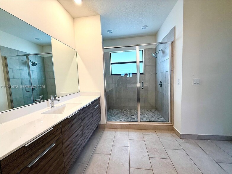 Building Photo - 8981 NW 154th Ter