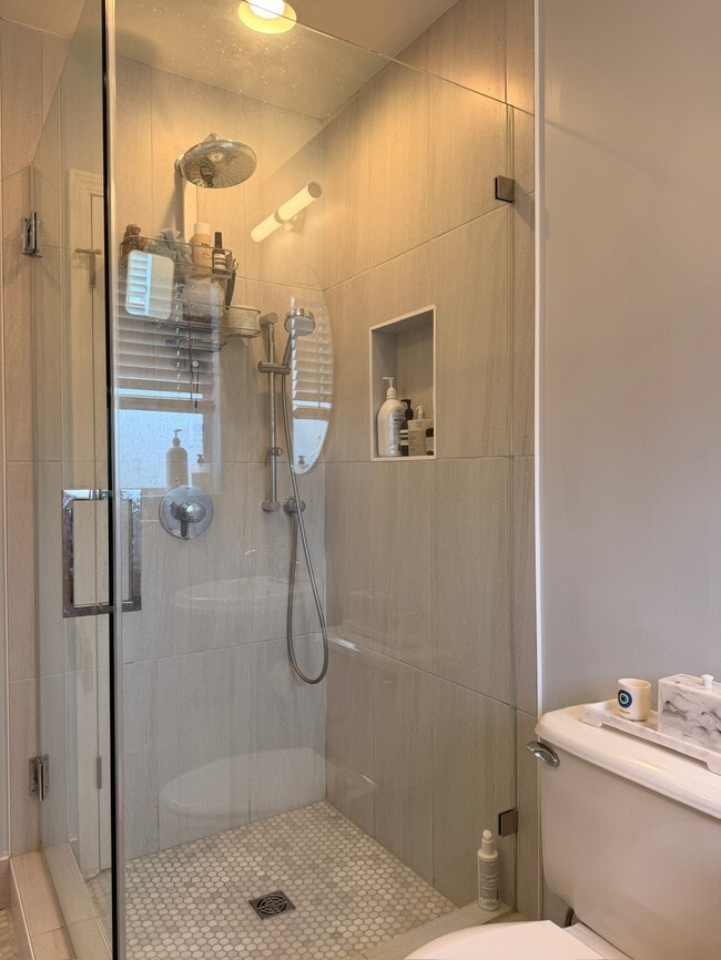 Building Photo - 3860 Linda Vista Ave