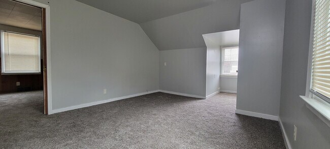 Building Photo - 9901 Yorkshire Rd