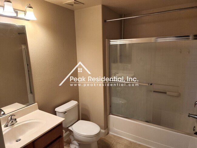 Building Photo - Beautiful Newer 1bd/1ba North Natomas Cond...