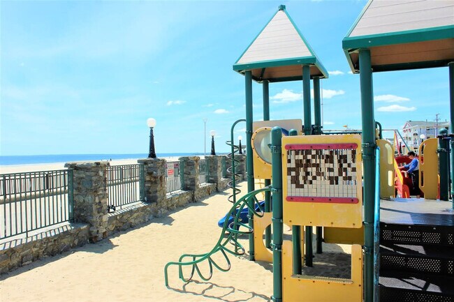 Building Photo - 24 Ashworth Ave