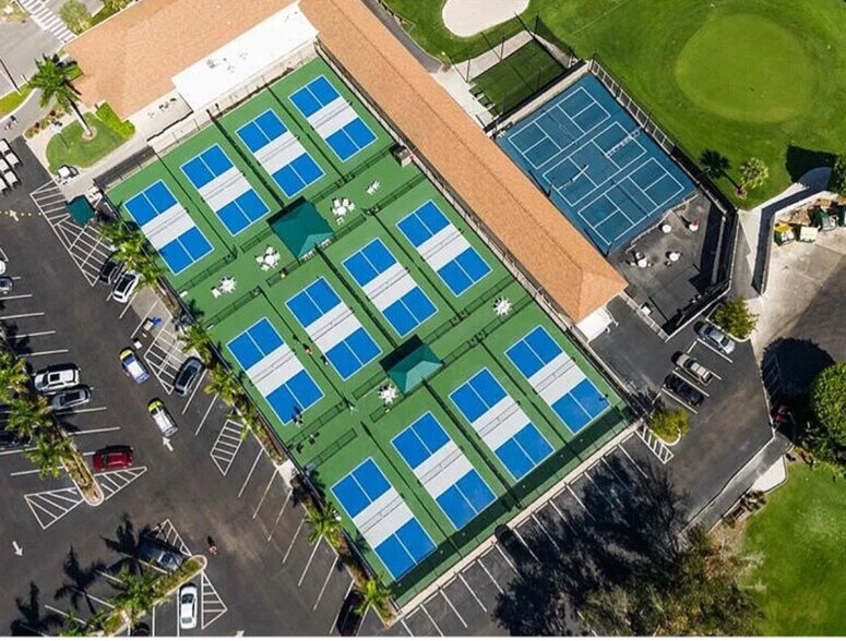 Building Photo - 215 Palm Dr