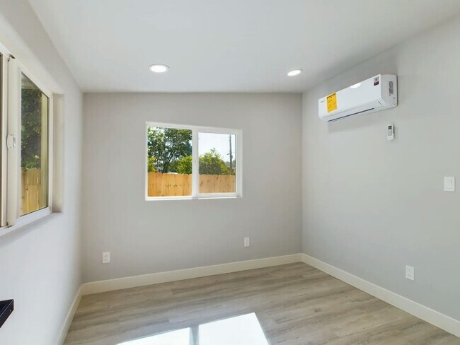 Building Photo - 430 5th St