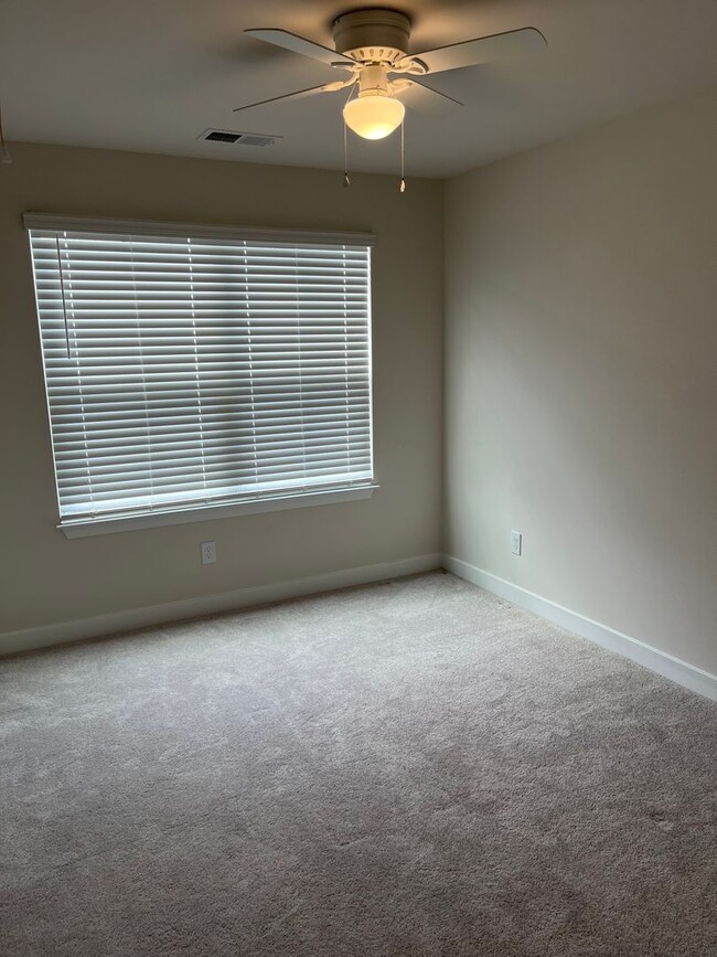 Building Photo - Spartanburg - 3Bd/2.5Ba
