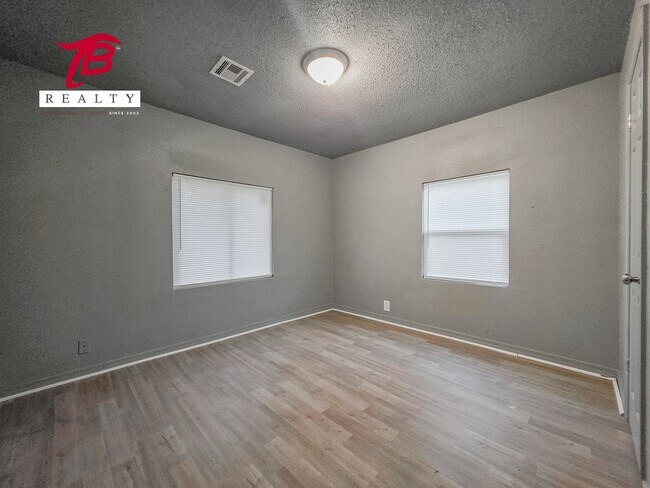 Building Photo - Charming 3 Bed home for lease!