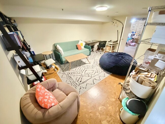 Building Photo - 3 Bedroom Condo in South Burlington VT Available 2/1/26!