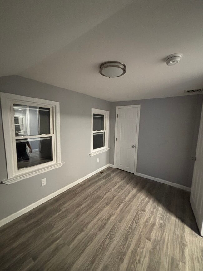 Building Photo - 2410 Cedar Ave