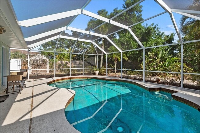 Building Photo - 7860 Holiday Dr