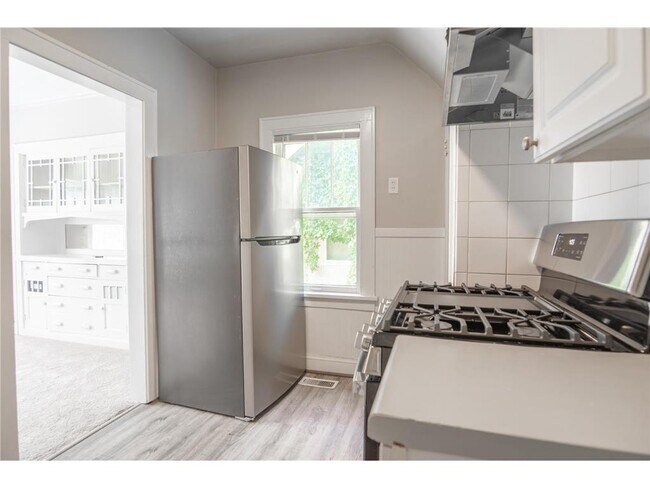 Building Photo - 4020 Emerson Ave N