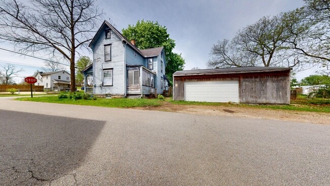 Building Photo - Freshly updated, large garage/small yard