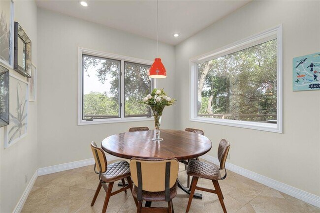 Building Photo - 2102 Paisano Rd