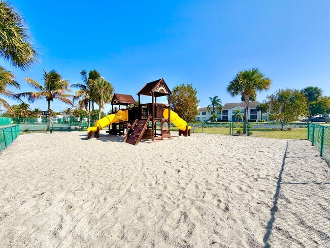 Building Photo - ** GRANADA LAKES ** 1 BED / 1 BATH CONDO - GREAT LOCATION - SMALL PET OK! - ANNUAL RENTAL