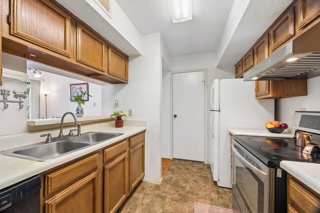 Building Photo - 6602 Harbor Town Dr