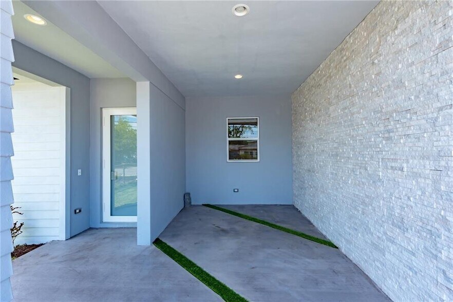 Building Photo - 1105 NE 2nd Ave