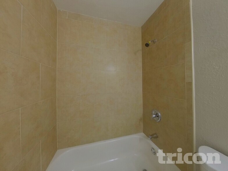 Building Photo - 1569 Lotus Path