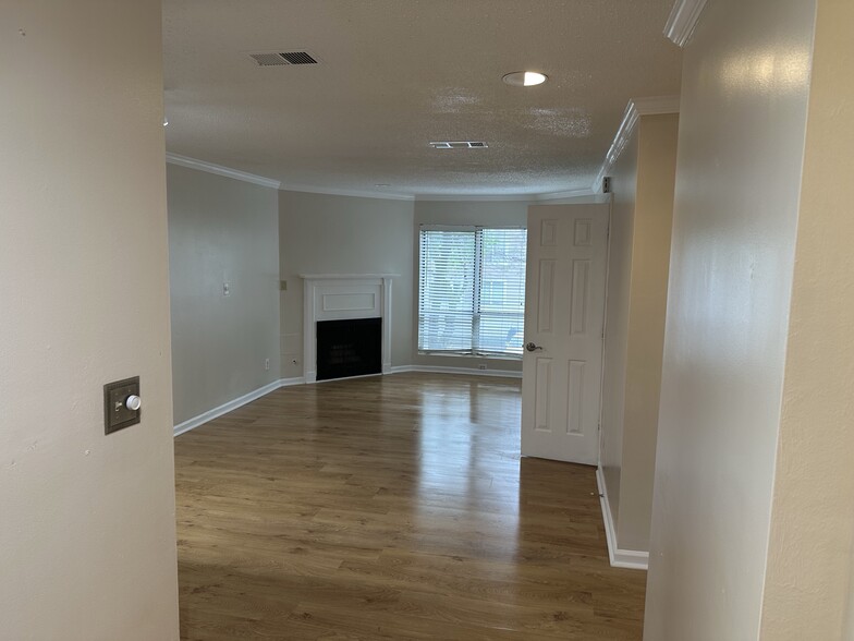 Building Photo - 209 14th St NE