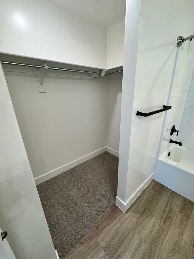 Building Photo - Beautiful 3 bed 2.5 bath Home!