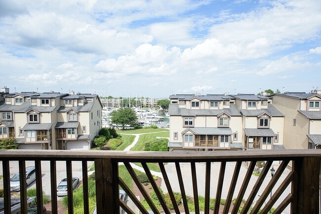 Building Photo - Townhome in the desired Chesapeake Harbour!!!