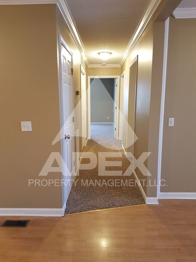 Building Photo - MOVE-IN SPECIAL,NO RENT TIL MAY 1ST! - NICE 3 Bd | 2 Ba Top Floor Condo in West Knoxville!