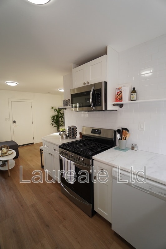 Building Photo - 930 Orchard St