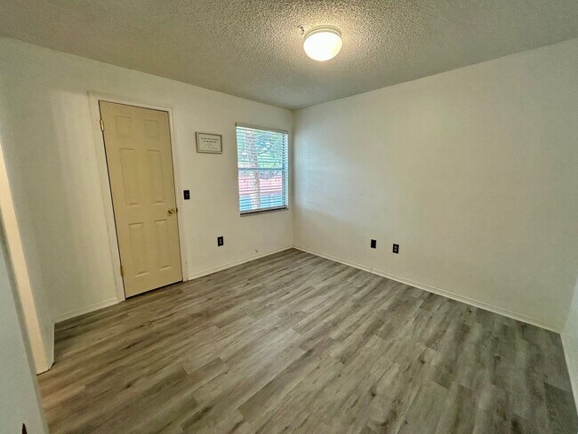 Building Photo - 2400 Feather Sound Dr