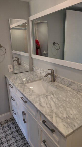 Building Photo - 6110 Whiskey Creek Dr