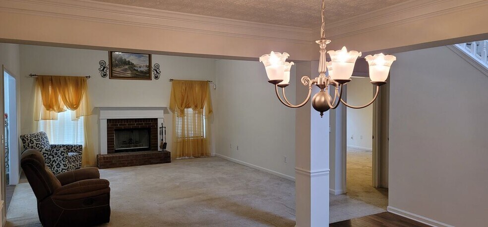 Building Photo - 731 Thompson Ridge Dr