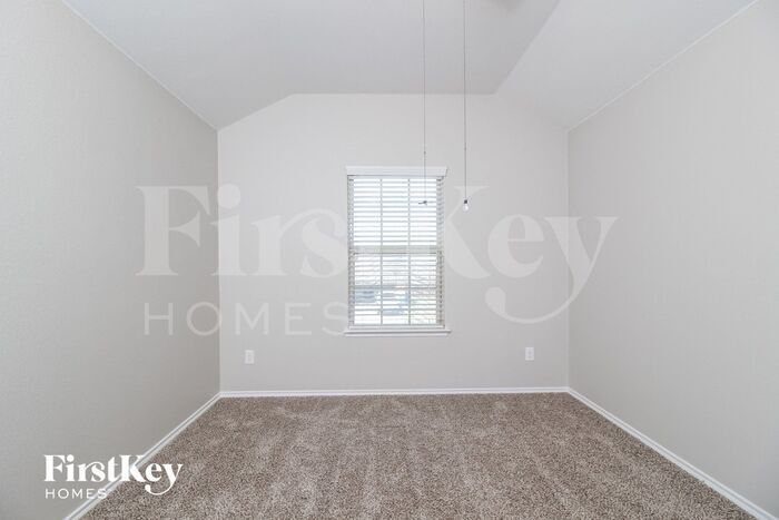 Building Photo - 309 Plum Dr