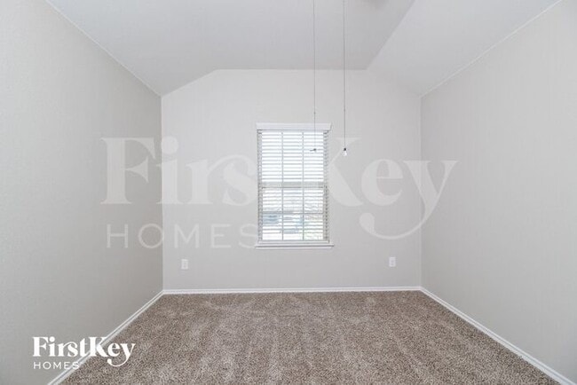 Building Photo - 309 Plum Dr