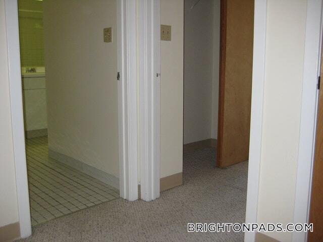 Building Photo - 150 N Beacon St