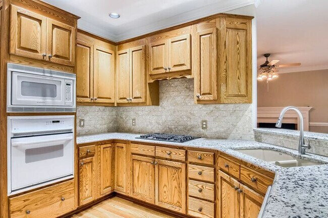 Building Photo - 2320 Primrose Valley Ct
