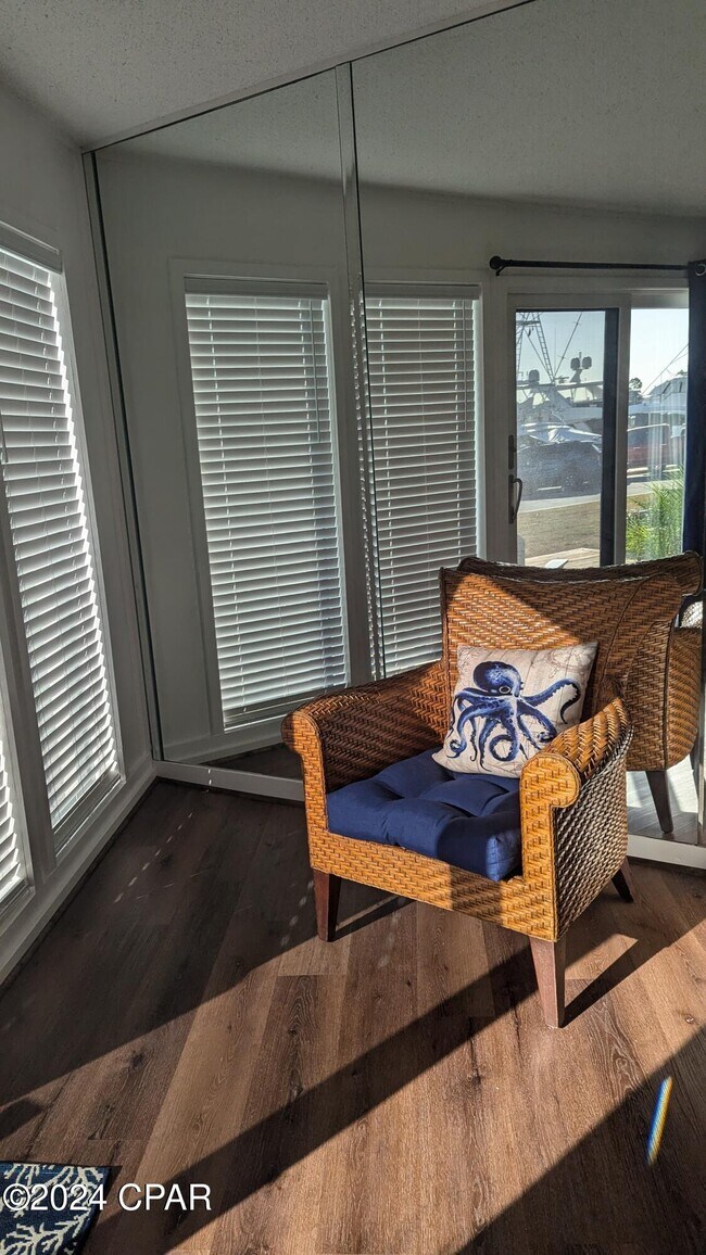 Building Photo - 4726 Bay Point Rd