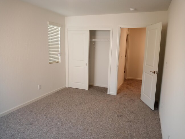 Building Photo - 1945 Kelly Ln