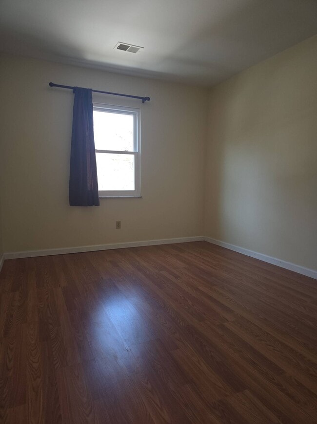 Building Photo - 8284 Sobax Dr