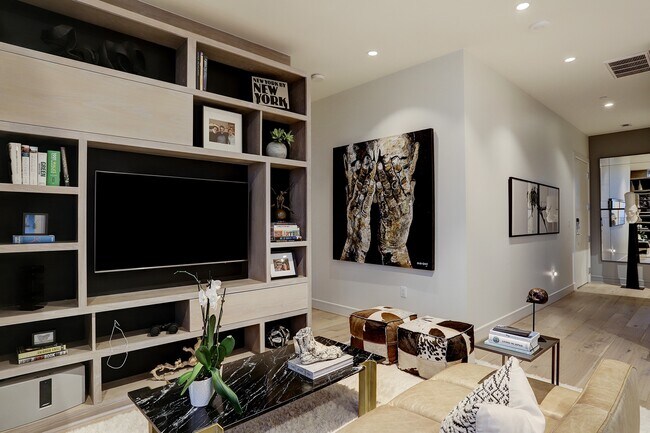 Building Photo - 4521 San Felipe St