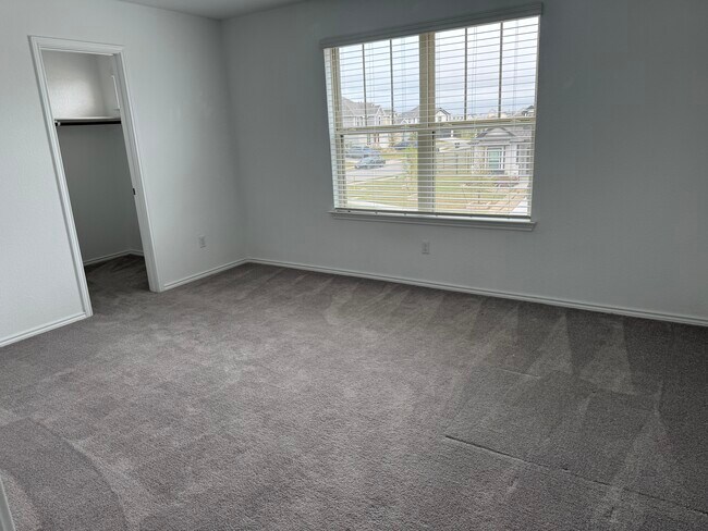 Building Photo - 108 Banyon Dr